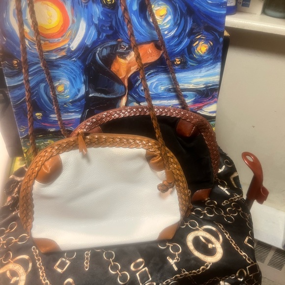 YESSS You Get 2!!! EUC like new VINTAGE Crossbody BAGS - Picture 3 of 4